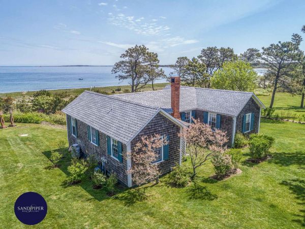 Cape Cod Home 995236