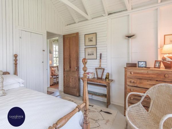 Cape Cod Home 995236