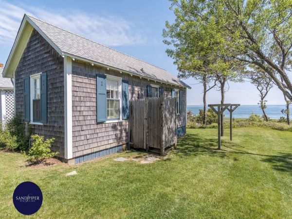 Cape Cod Home 995236