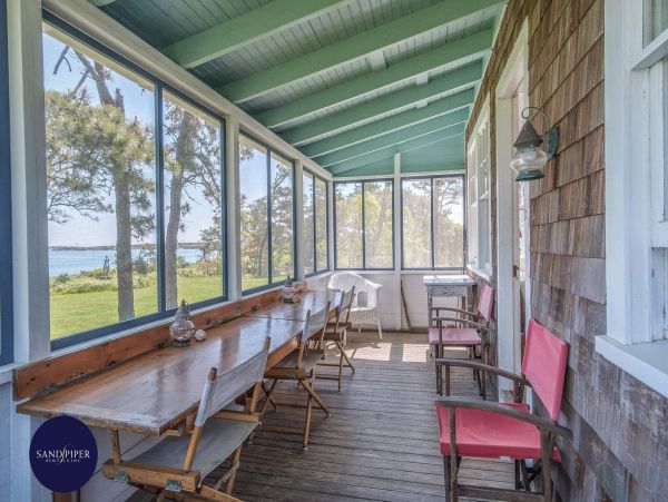 Cape Cod Home 995236