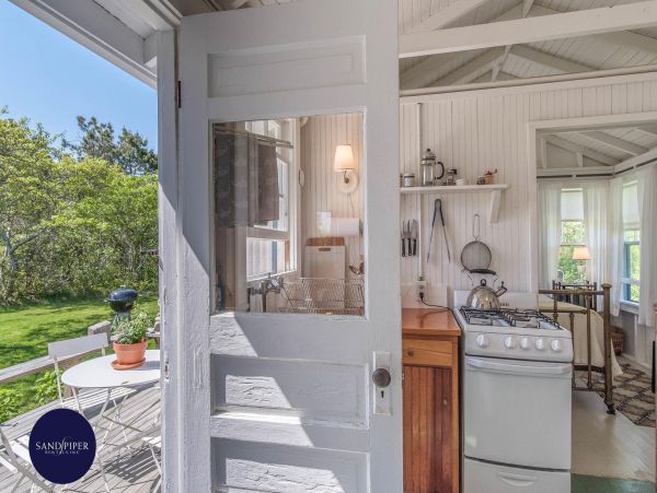 Cape Cod Home 995236