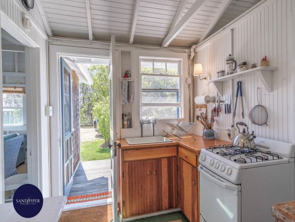 Cape Cod Home 995236