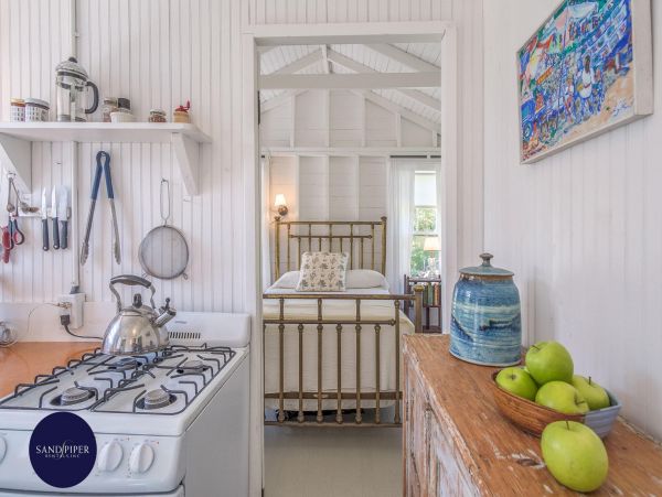 Cape Cod Home 995236