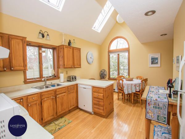 Cape Cod Home 995237