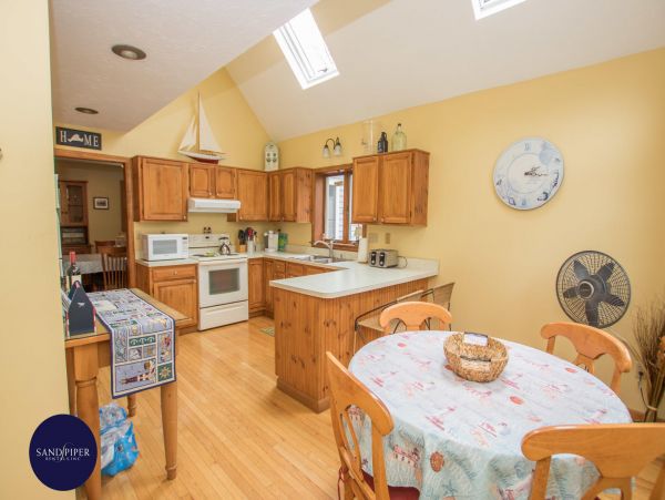 Cape Cod Home 995237