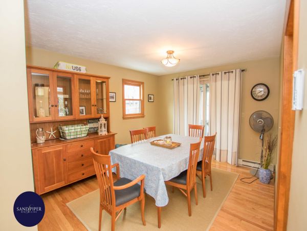 Cape Cod Home 995237