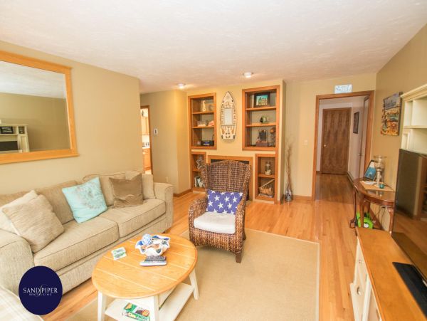 Cape Cod Home 995237