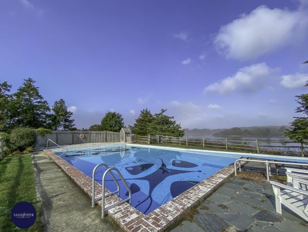 Cape Cod Home 995238