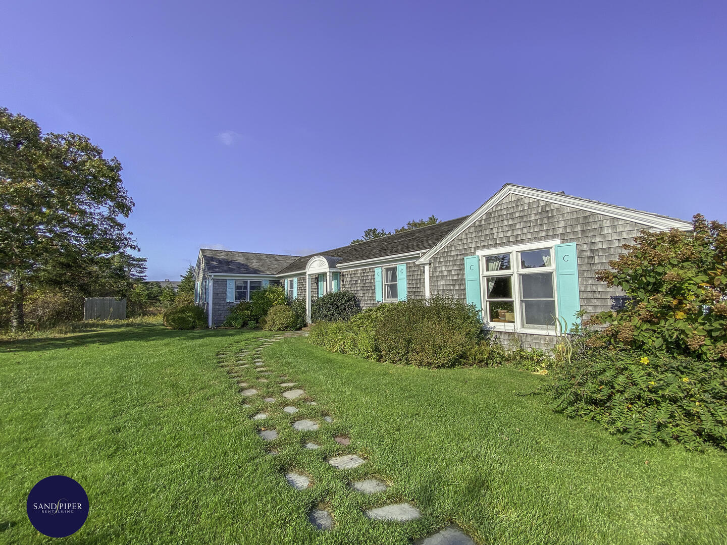 Cape Cod Home 995238