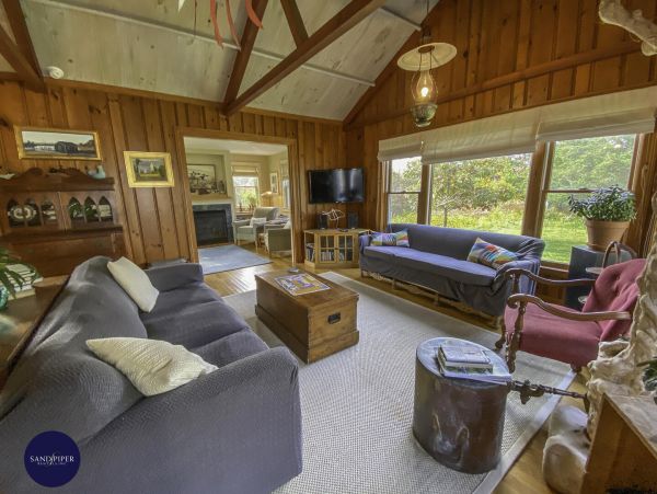 Cape Cod Home 995238