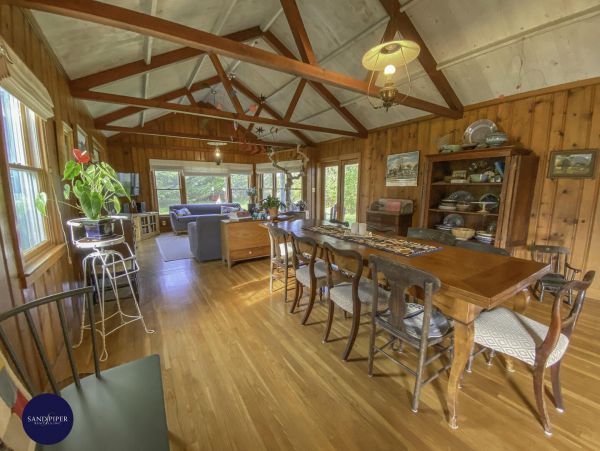 Cape Cod Home 995238