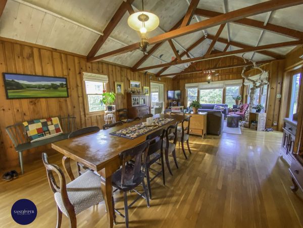 Cape Cod Home 995238