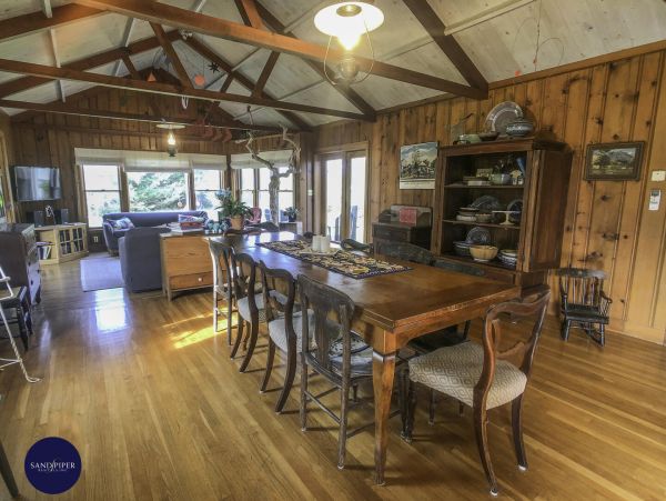 Cape Cod Home 995238
