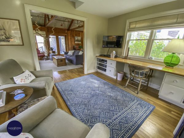 Cape Cod Home 995238