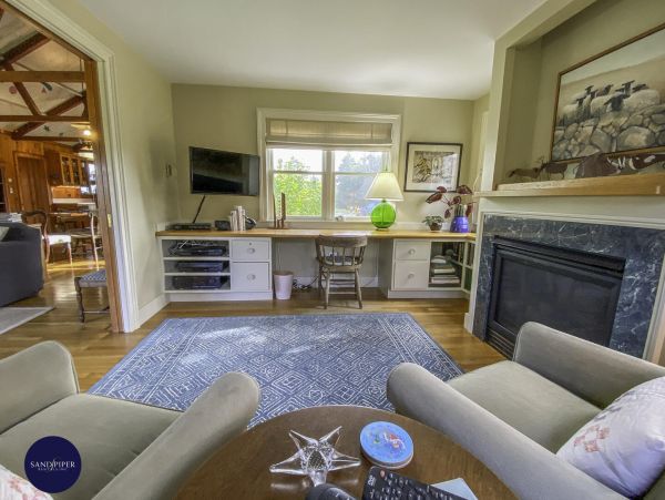 Cape Cod Home 995238