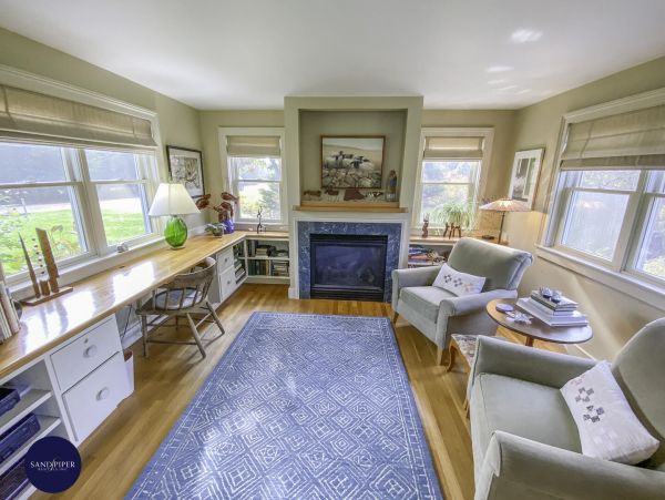 Cape Cod Home 995238