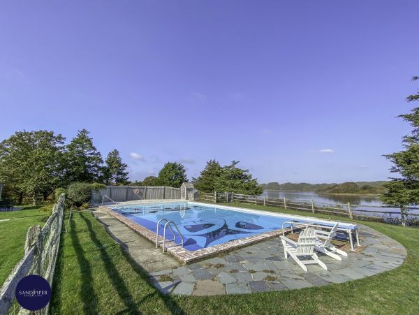Cape Cod Home 995238