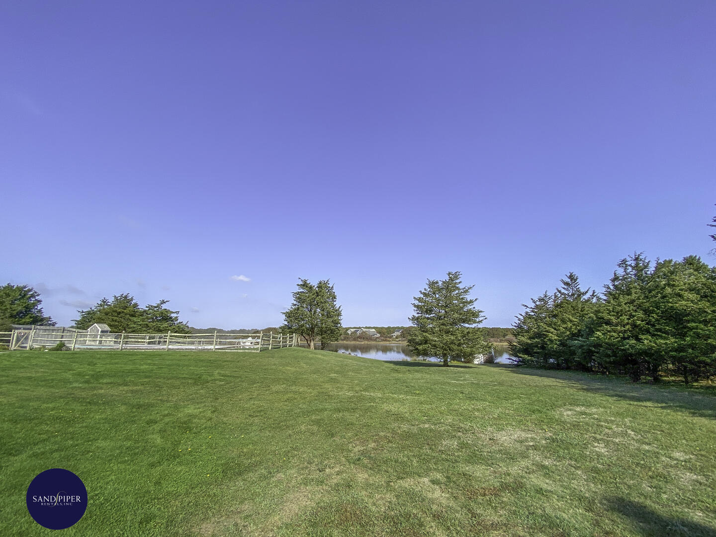 Cape Cod Home 995238