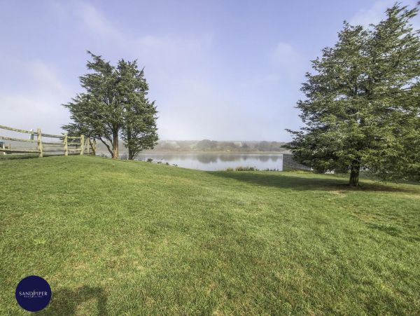 Cape Cod Home 995238