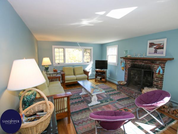 Cape Cod Home 995239