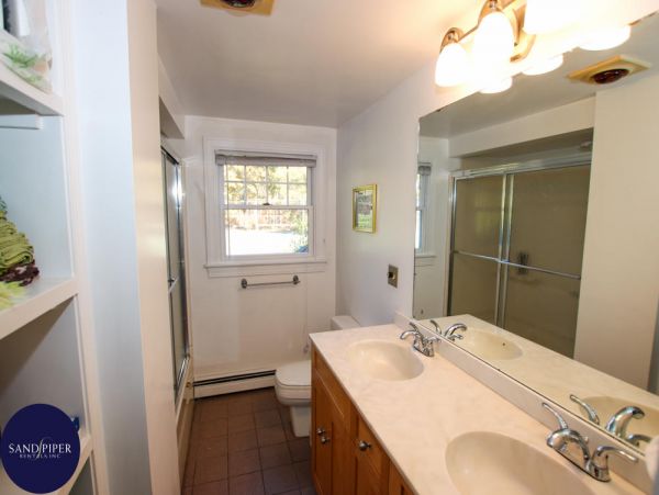 Cape Cod Home 995239