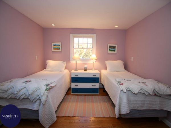Cape Cod Home 995239