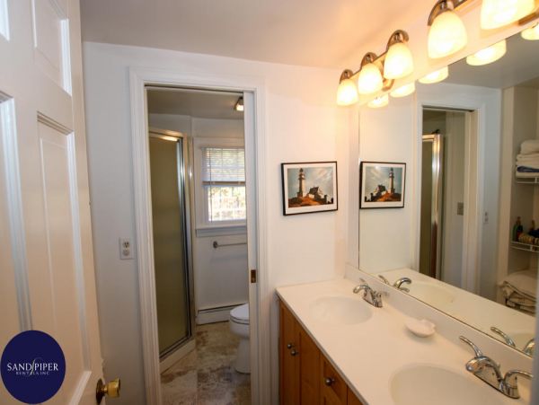 Cape Cod Home 995239