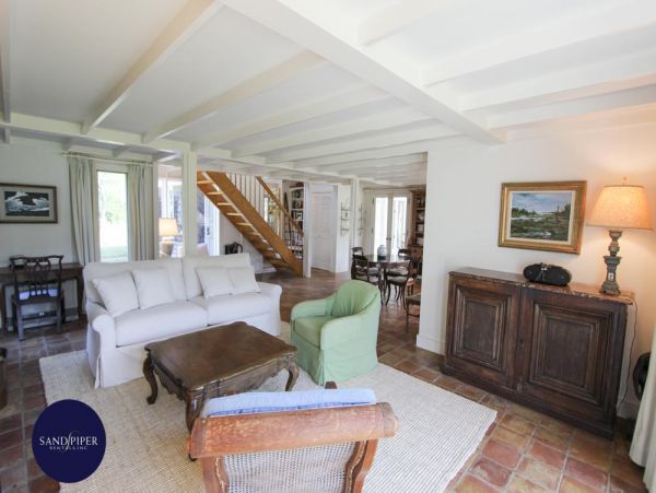 Cape Cod Home 995240