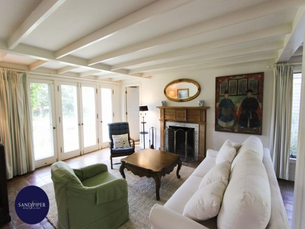 Cape Cod Home 995240