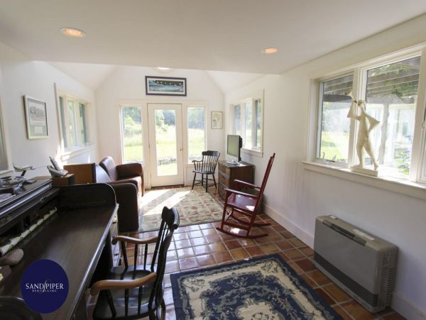 Cape Cod Home 995240