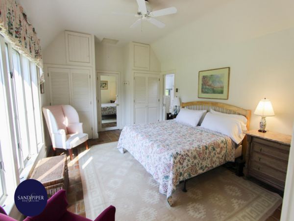 Cape Cod Home 995240
