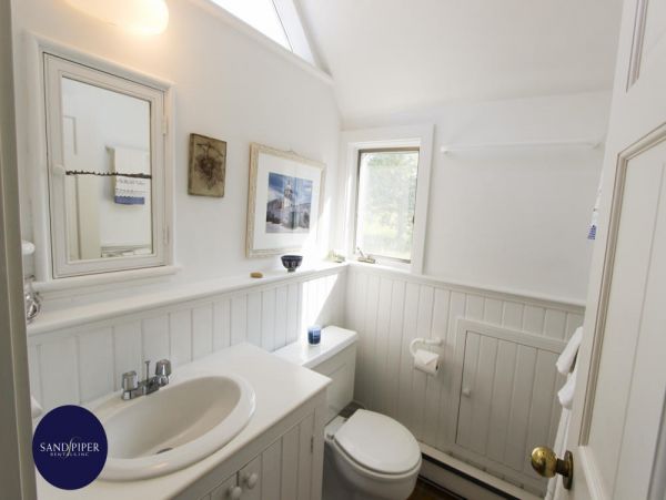 Cape Cod Home 995240