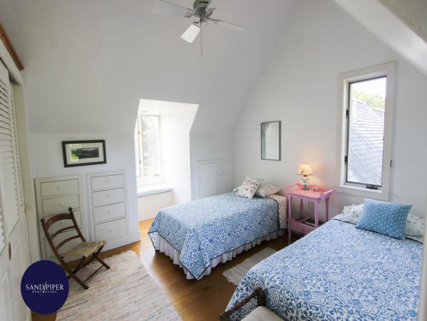 Cape Cod Home 995240