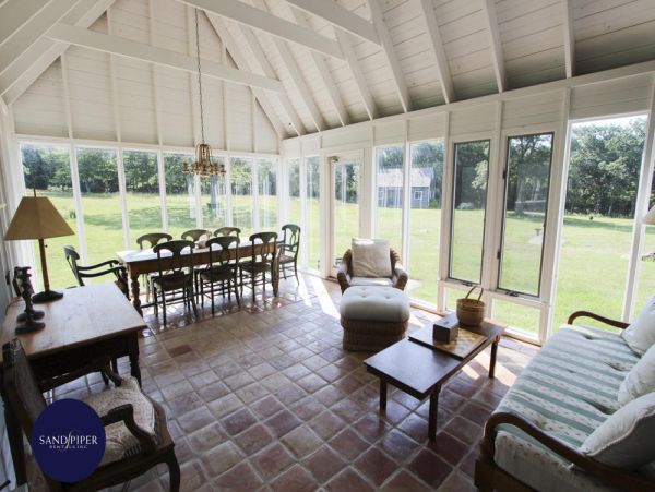 Cape Cod Home 995240