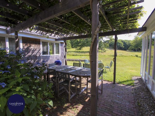 Cape Cod Home 995240