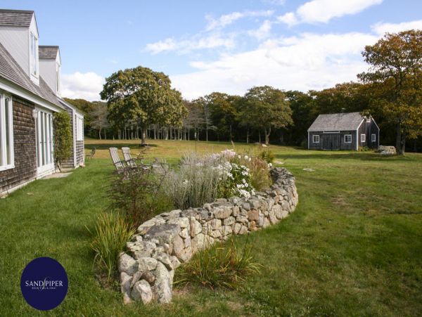 Cape Cod Home 995240