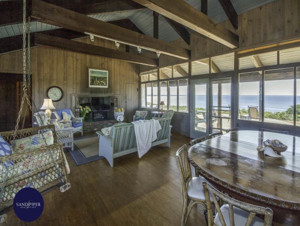 Cape Cod Home 995241
