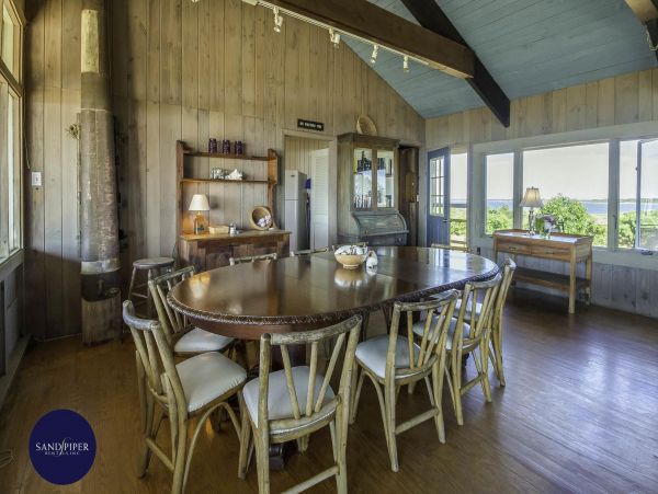 Cape Cod Home 995241