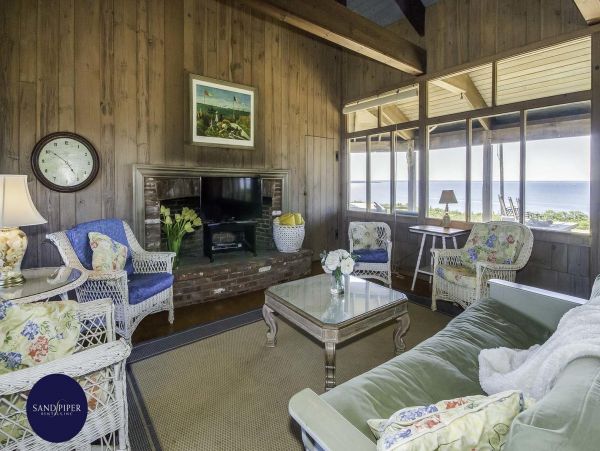 Cape Cod Home 995241