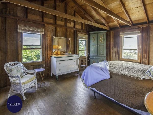 Cape Cod Home 995241