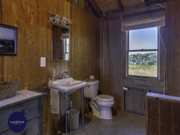 Cape Cod Home 995241