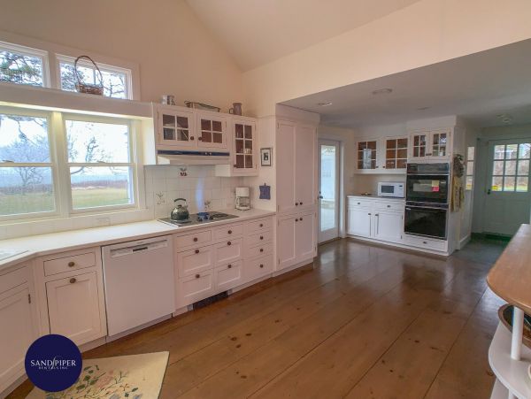 Cape Cod Home 995242