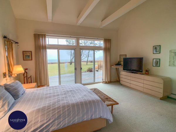 Cape Cod Home 995242