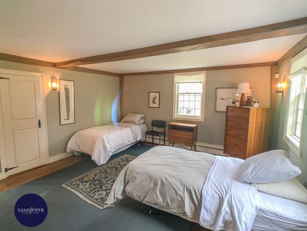 Cape Cod Home 995242
