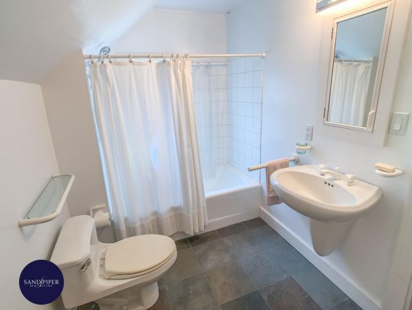 Cape Cod Home 995242
