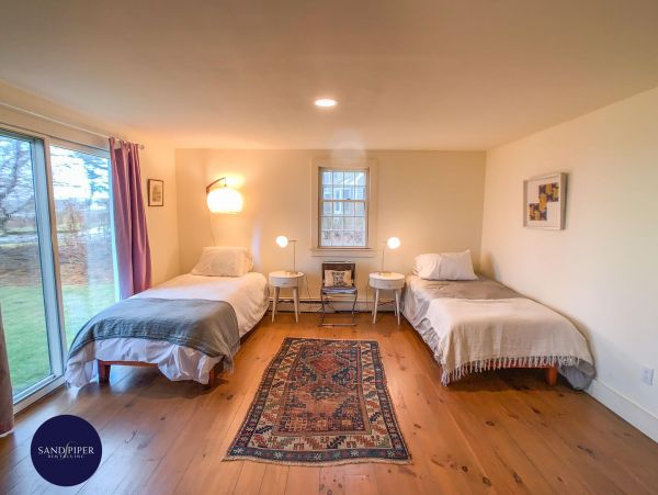 Cape Cod Home 995242