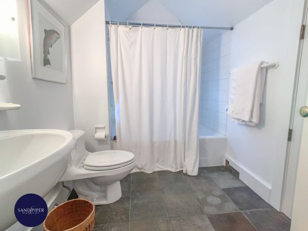 Cape Cod Home 995242