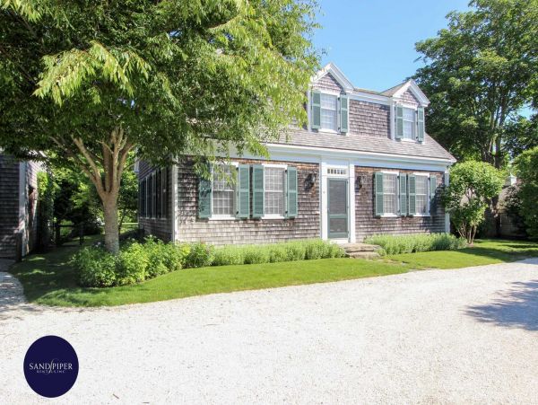 Cape Cod Home 995243