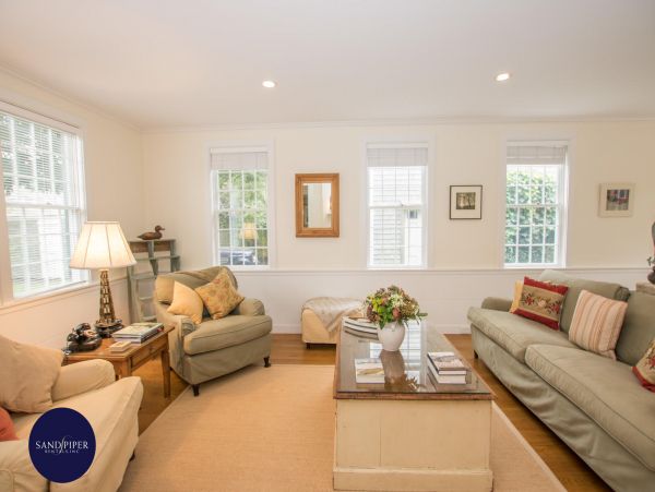 Cape Cod Home 995243