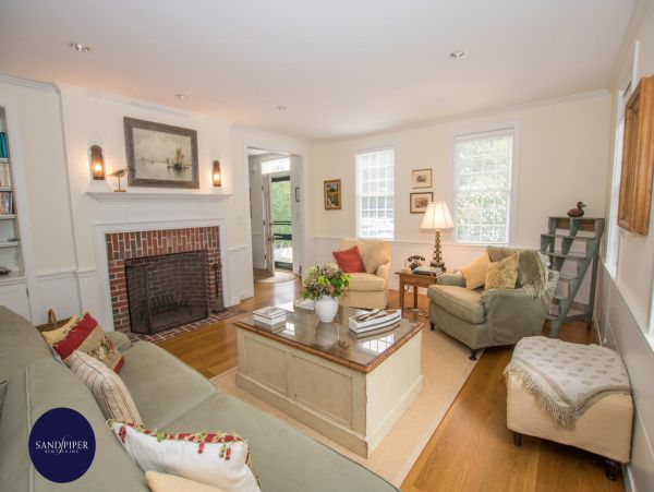 Cape Cod Home 995243